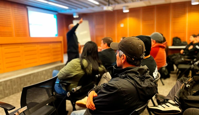 Charla de capacitación de personal de Grupo Confial, Puerto Montt, Chile