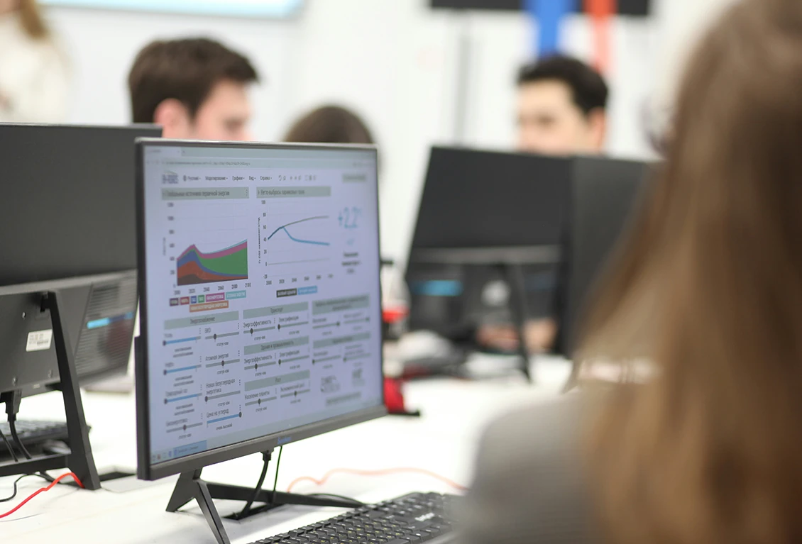 Estudio Rankmi Latam 2022: Industrias de Tecnología y telecomunicaciones son mejor evaluadas en clima laboral durante la pandemia
