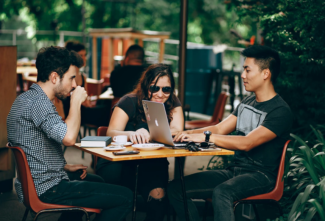 Cómo es la nueva fuerza laboral: millennials y centennials integrarán más del 75% del capital humano en 2025