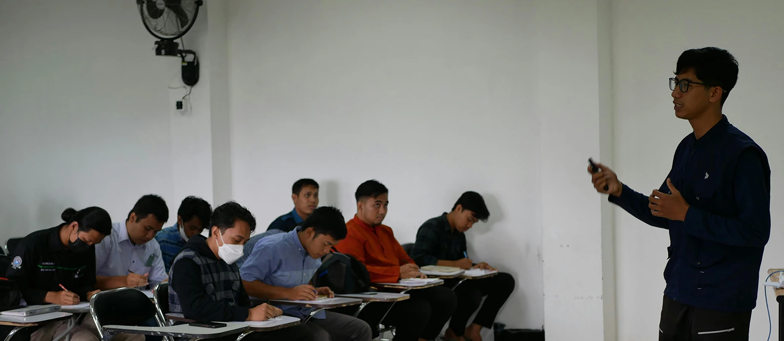 La capacitación útil en 2026 no parte por el curso: parte por el problema de trabajo